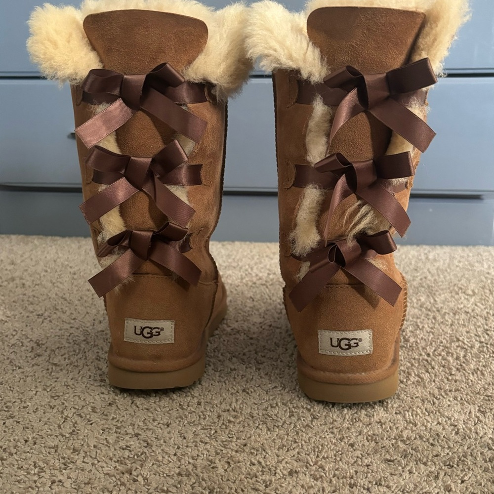 Bailey Bow Tall Chesnut, good conditions. Size 6Y and 8 in woman. OBO